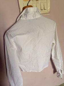 Chic White Cropped Zipper Top