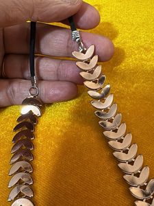 Chic Leaf Pattern Pendant Necklace