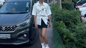 Stylish White Tunic Top with Bamboo Print