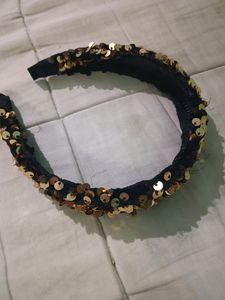 Black And Golden Combination Hairband Looking Good