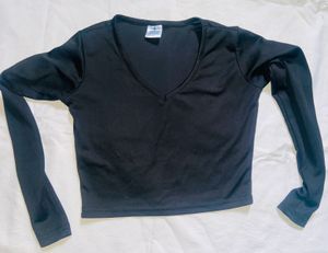 Women's Black V Neck Crop TopLong Sleeve