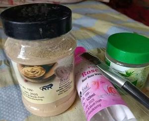 multani mitti,rose water, aloevera gel with brush