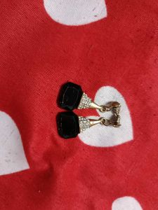 "Classic Black And Gold Sparkle Earrings"✨💫✨