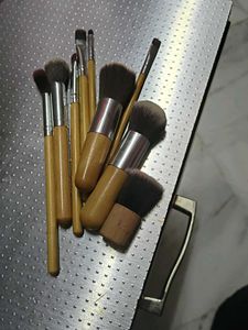 makeup brush
