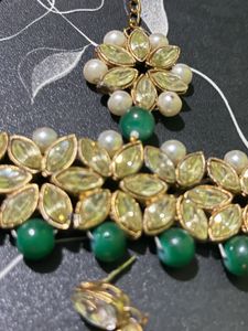 Elegant Kundan Necklace &amp; Earring Set