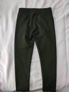 Comfortable Green Leggings with Sparkly Heart Deta