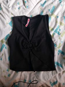 Black ring detail top