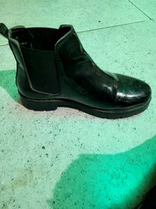 Black Mid Chelsea Boots