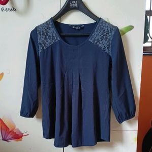 Harpa Navy blue crepe top
