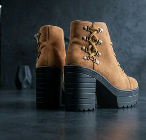 Chunky tan Platform Lace-Up Boots