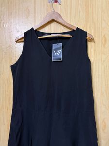 Classic Black Sleeveless V-Neck Dress