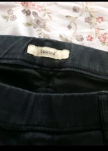 Women Black Rugged Jeans( Like New)