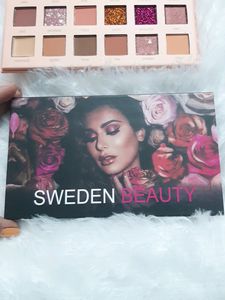 Combo Of Eyeshadow And Brushes