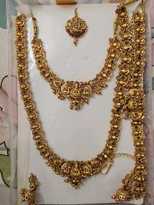 Stunning Gold-Toned Jewelry Set