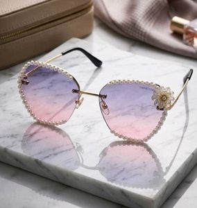 Stylish Beaded Cat-Eye Sunglasses
