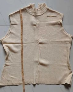 Ribbed Mock Neck Zip Sleeveless Top