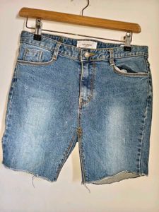 Chic Lettuce Trim Crop Top &amp; Denim Shorts Outfit