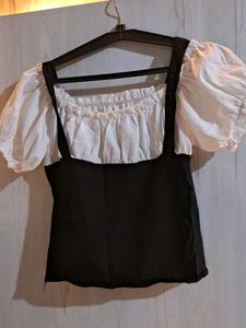 Chic Black &amp; White Puff Sleeve Top