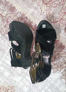 Chic Black Platform Heels
