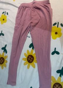 2 women legging