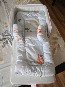 Portable baby bed