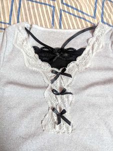 Conquette gray bow top with lace detailing 🤍🩶