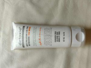 Detoxie Anti-Pollution &amp; De-Tan Face Wash