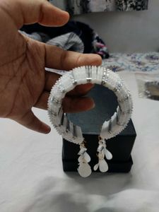 Elegant White &amp; Silver bracelet