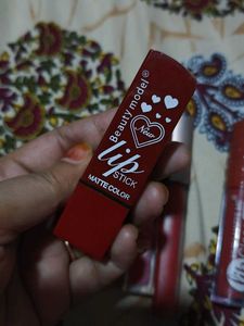 Lot of 5 Lipsticks and Lip Gloss