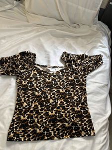 Leopard Print Puff Sleeve Top