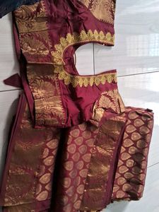 Elegant Maroon &amp; Gold kanchipuram Saree &amp; blouse