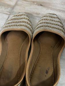 Embroidered Jutti Flats