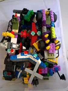 Creative Building Blocks - 30 Models, 835 Pieces