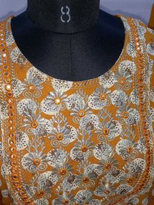Very graceful Brand New Suit Set