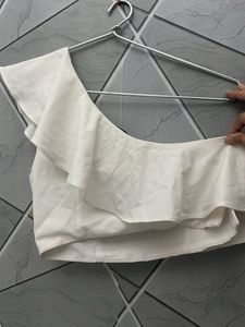 Chic White One-Shoulder Ruffle Crop Top