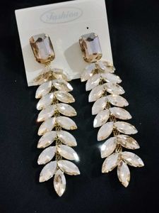 ☺️Elegant Crystal Dangle Earrings🤍
