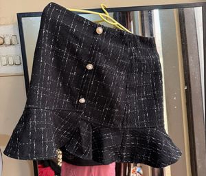 Chic Black Tweed Skirt with shorts