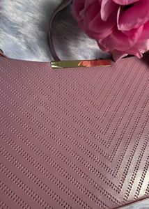 Elegant Pink Textured Shoulder Bag | Minimal Chic