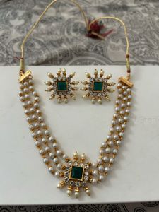 Elegant Pearl &amp; Emerald Necklace Set