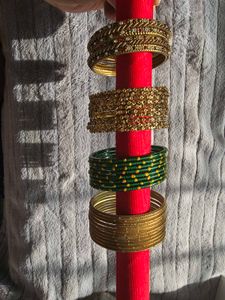 31pcs Set of Elegant Green &amp; Gold Bangles