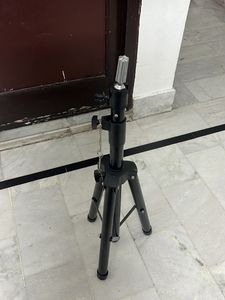 Blushia Adjustable Tripod Stand For Hair Dummy