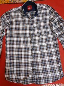 Men Checkered Casual Shirt (Size M)