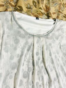 Chic Sleeveless top with Floral Print