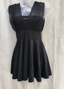 57209. Elegant Black V-Neck Mini Dress
