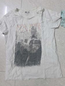 Bundle of 2 Graphic T-Shirts for girl