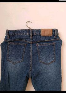 Blue Denim Jeans with Distressed Knee