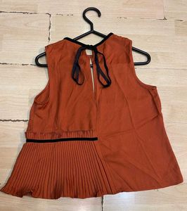 🧡 Chic Orange Sleeveless Pleated Top 🧡