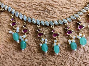 Elegant Emerald &amp; Pearl Necklace Set