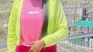 Chic Pink Graphic Sweatshirt