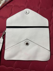 ‼️Coins‼️Estee Lauder Chic White Envelope Clutch